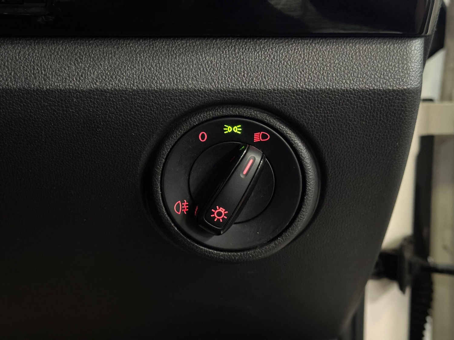 Used Volkswagen up! 2015 for sale - 77940242: Photo 30