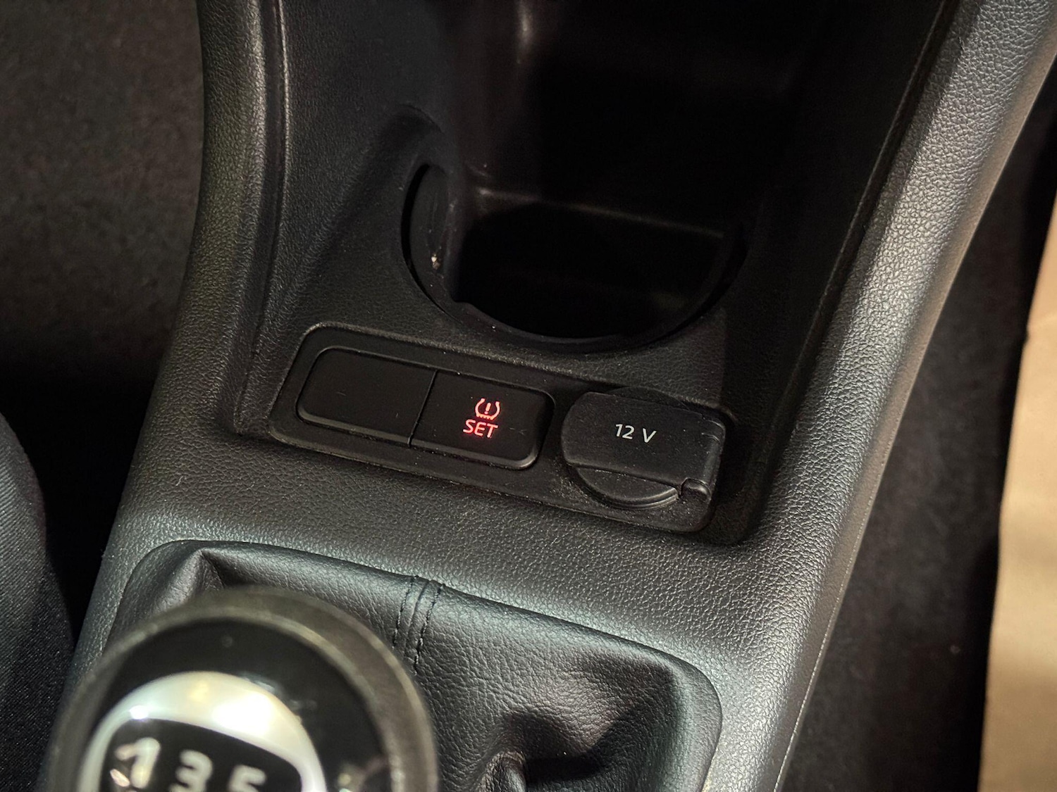 Used Volkswagen up! 2015 for sale - 77940242: Photo 32