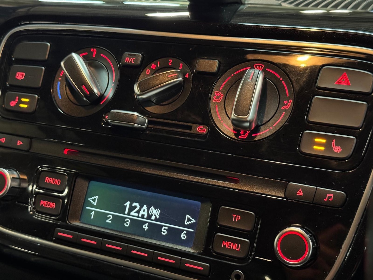 Used Volkswagen up! 2016 for sale - 77344636: Photo 24