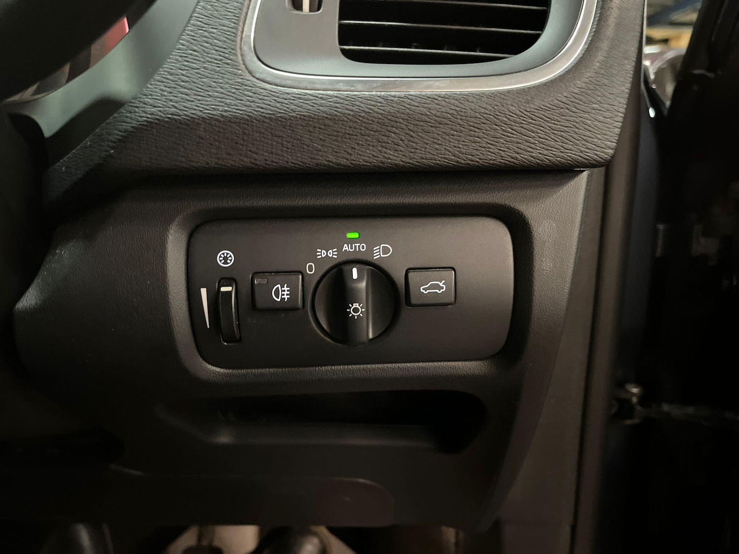 Used Volvo V40 2017 for sale - 77254025: Photo 29