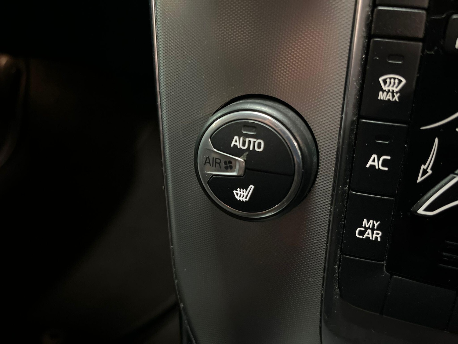 Used Volvo V40 2017 for sale - 77254025: Photo 36