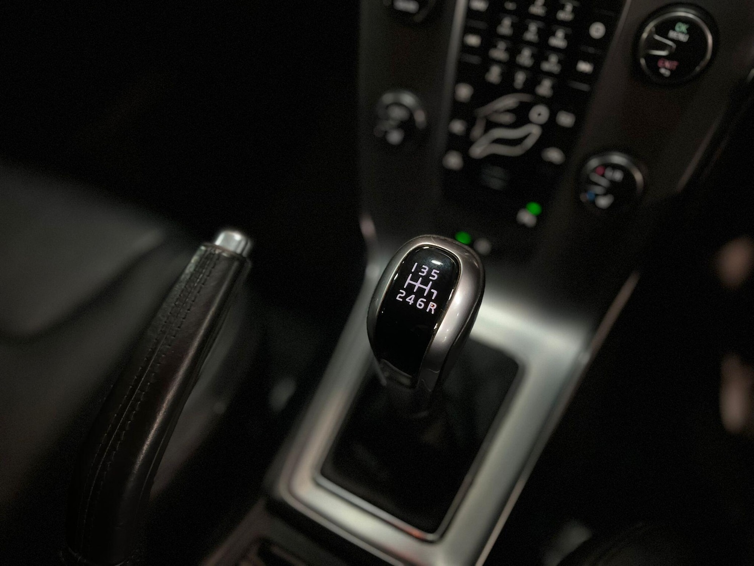 Used Volvo V40 2017 for sale - 77254025: Photo 37