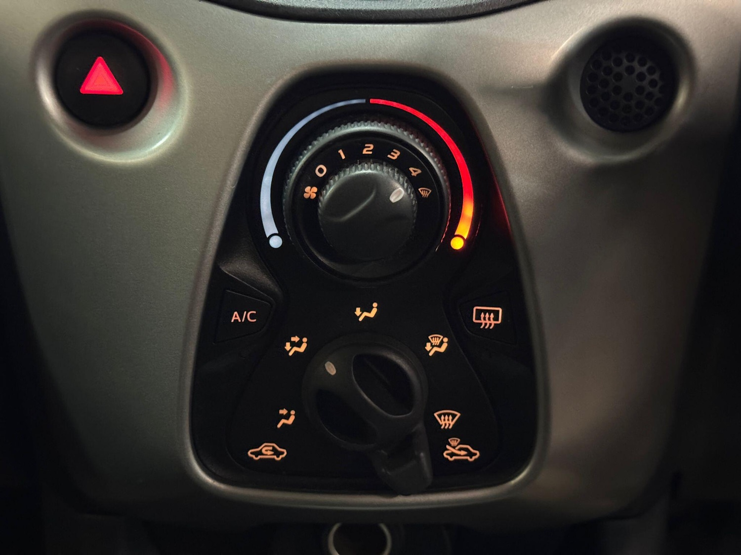 Used Toyota AYGO 2016 for sale - 77939341: Photo 34