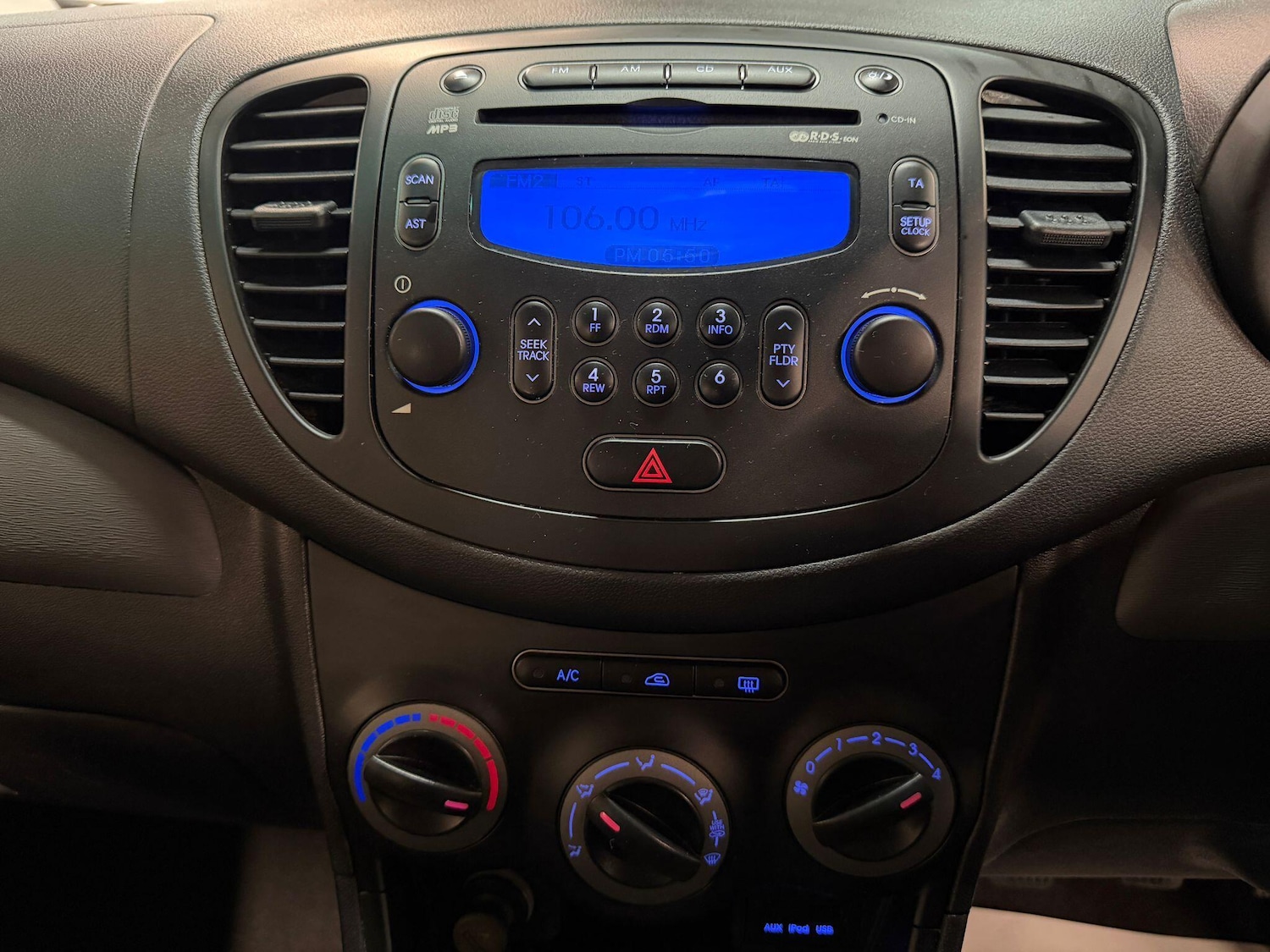 Used Hyundai i10 2012 for sale - 76370827: Photo 24