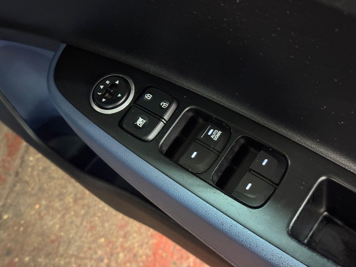 Used Hyundai i10 2016 for sale - 76537955: Photo 29