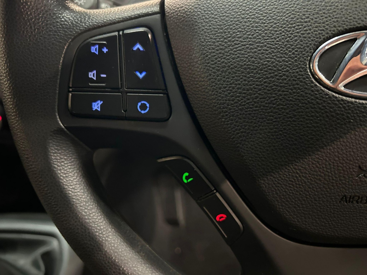 Used Hyundai i10 2017 for sale - 77994273: Photo 24