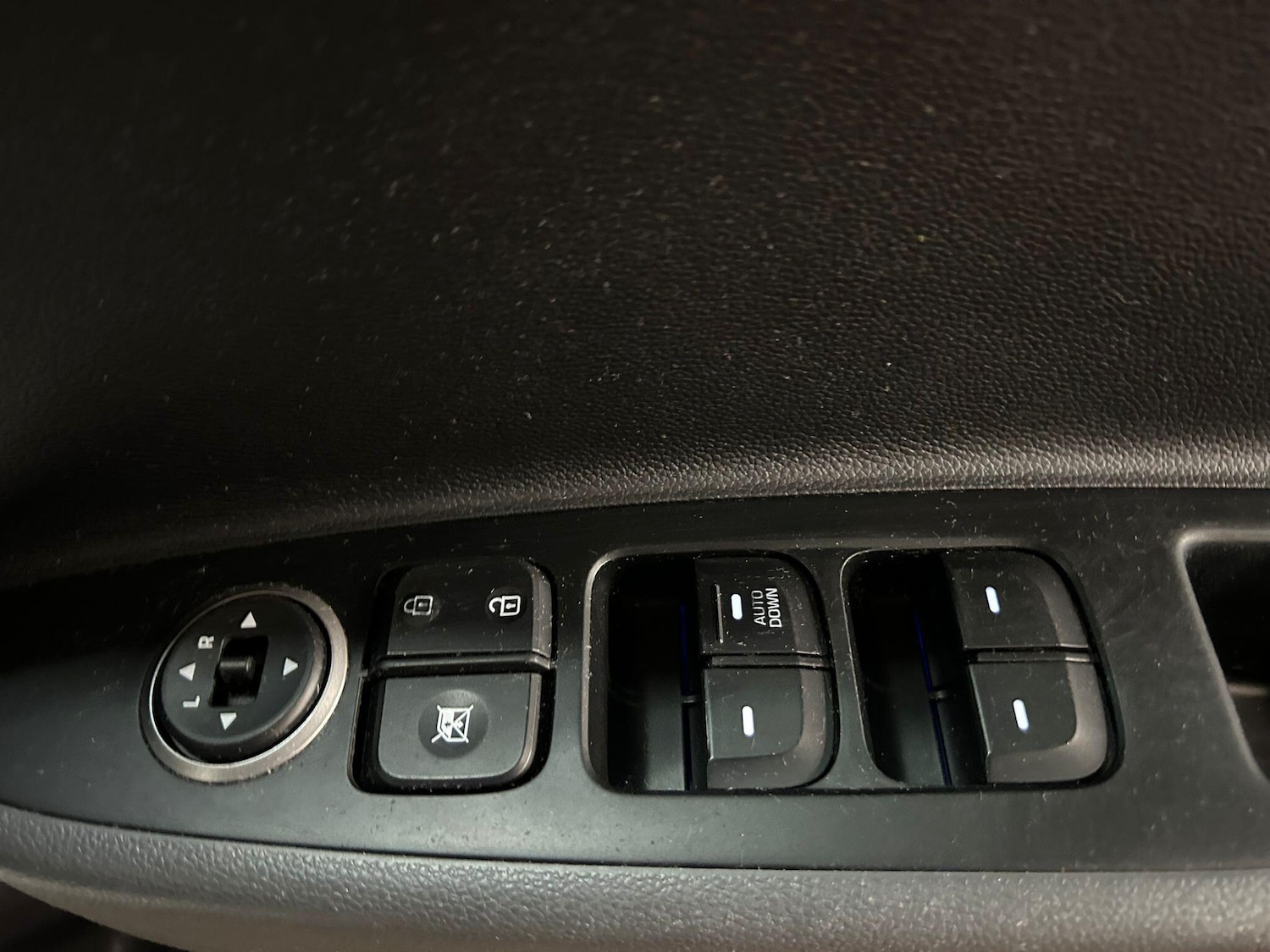 Used Hyundai i10 2017 for sale - 77994273: Photo 26