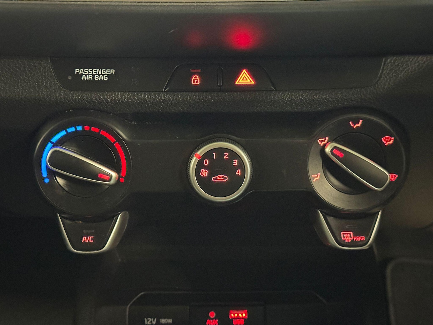 Used Kia Stonic 2018 for sale - 78147989: Photo 23