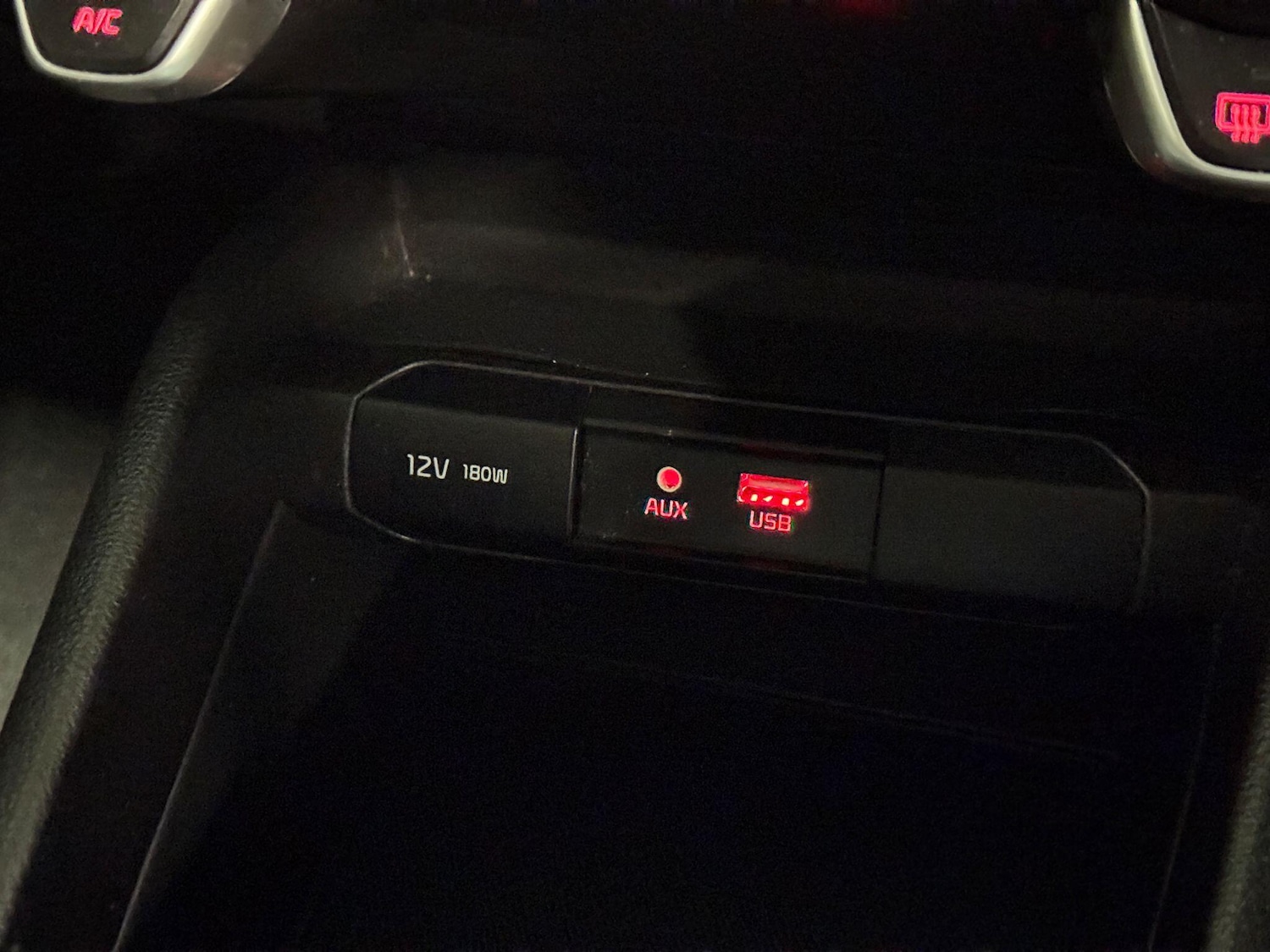 Used Kia Stonic 2018 for sale - 78147989: Photo 24