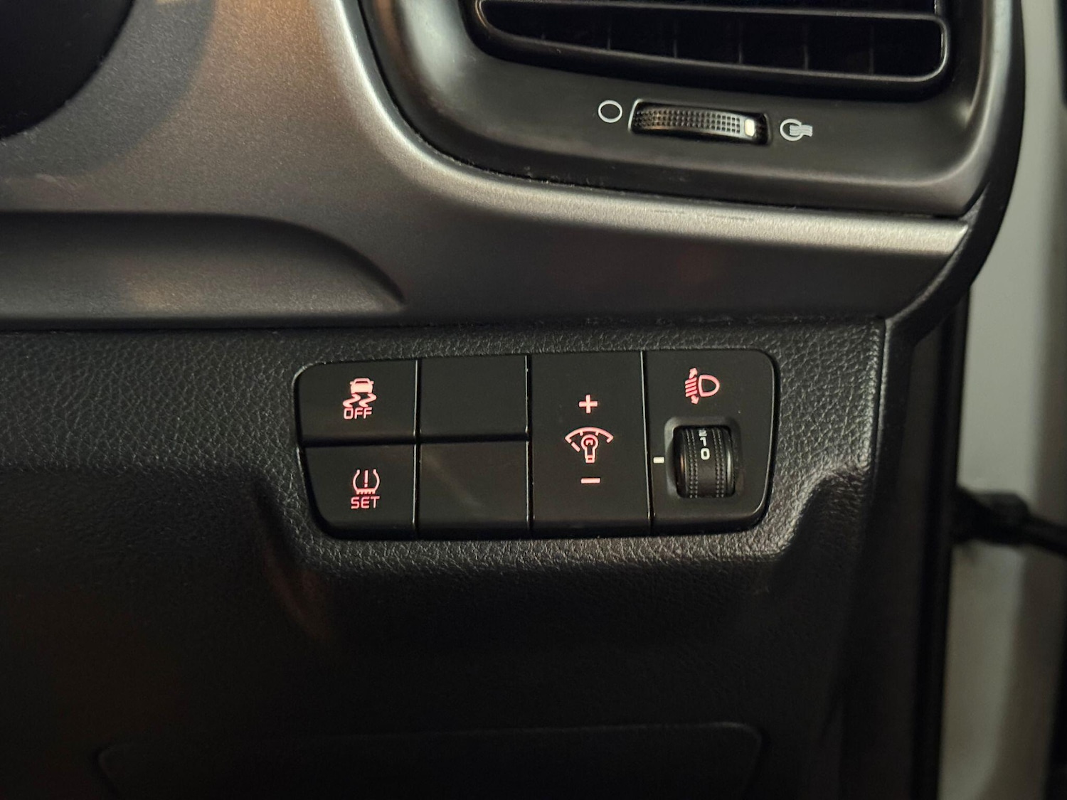 Used Kia Stonic 2018 for sale - 78147989: Photo 27