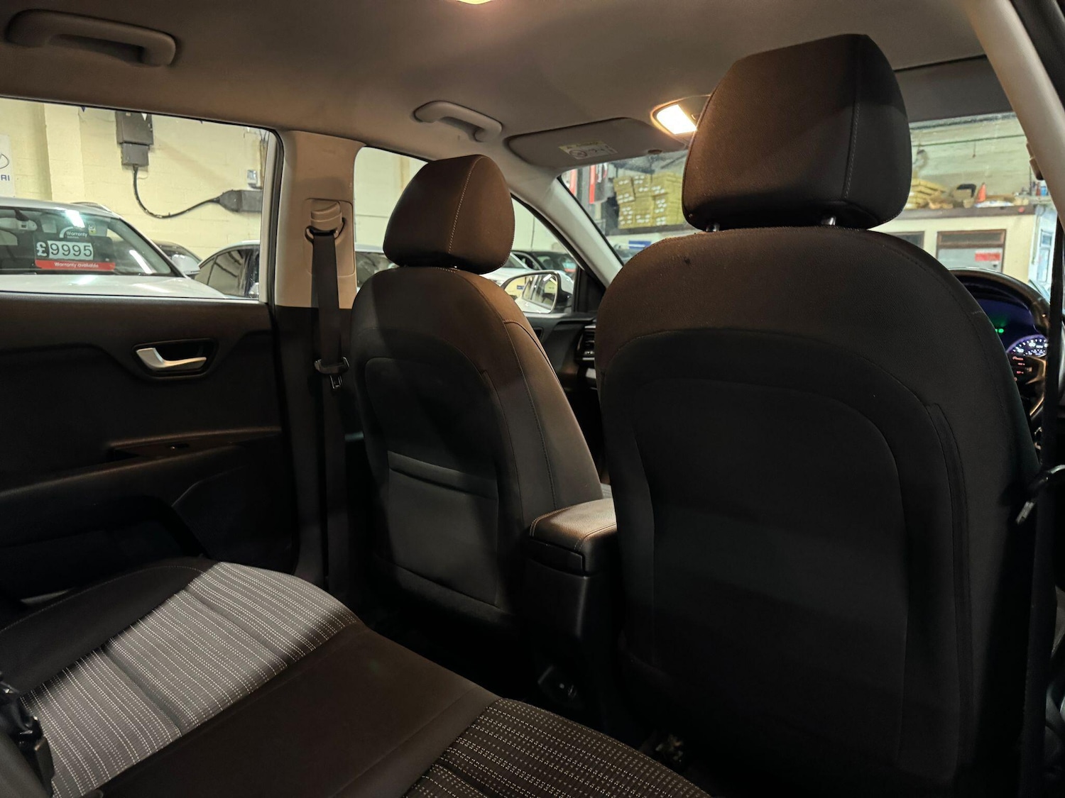 Used Kia Stonic 2018 for sale - 78147989: Photo 33