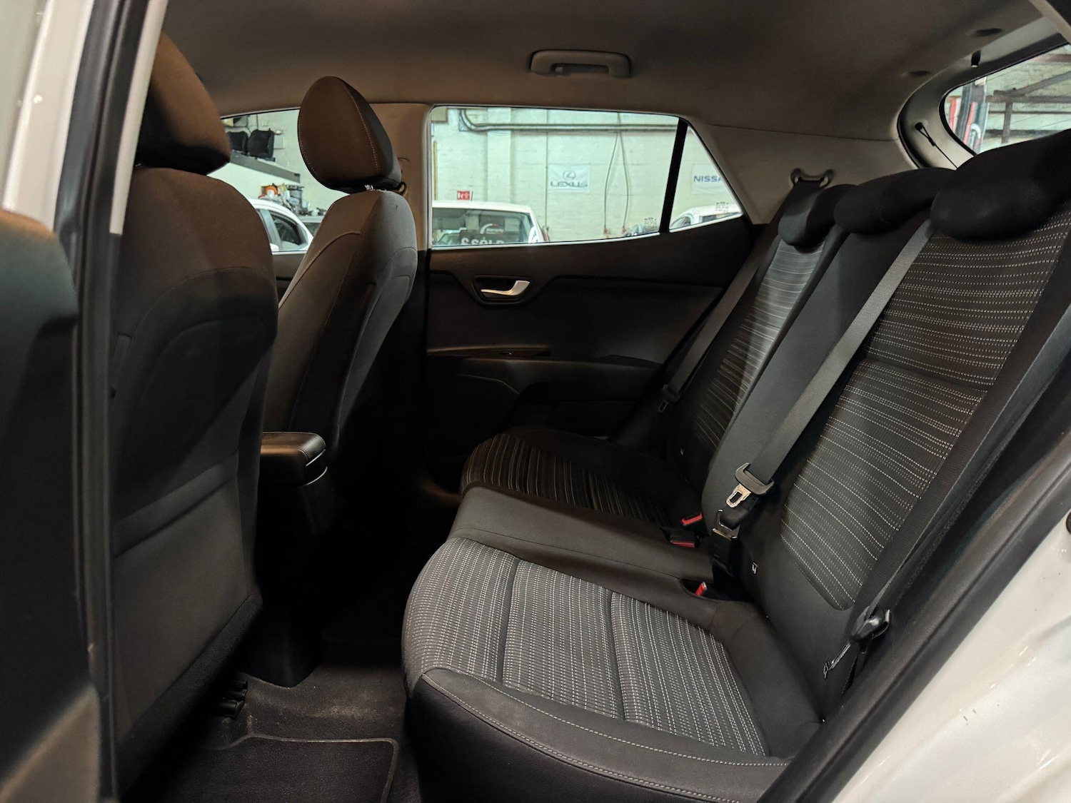 Used Kia Stonic 2018 for sale - 78147989: Photo 35