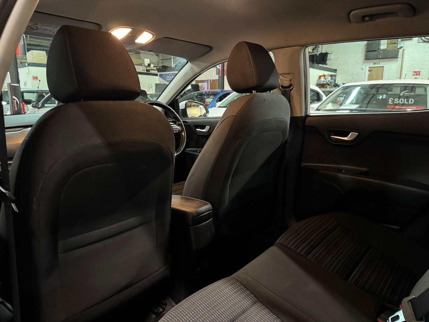 Used Kia Stonic 2018 for sale - 78147989: Photo 37