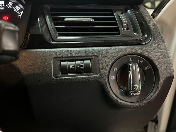 Used Skoda Rapid 2014 for sale - 76032240: Photo 32