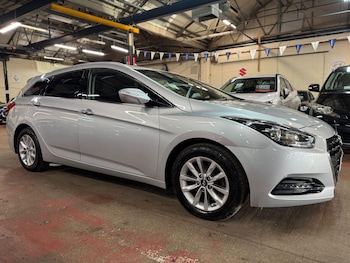 (17) - 1.7 CRDi Blue Drive SE Nav Tourer Euro 6 (s/s) 5dr