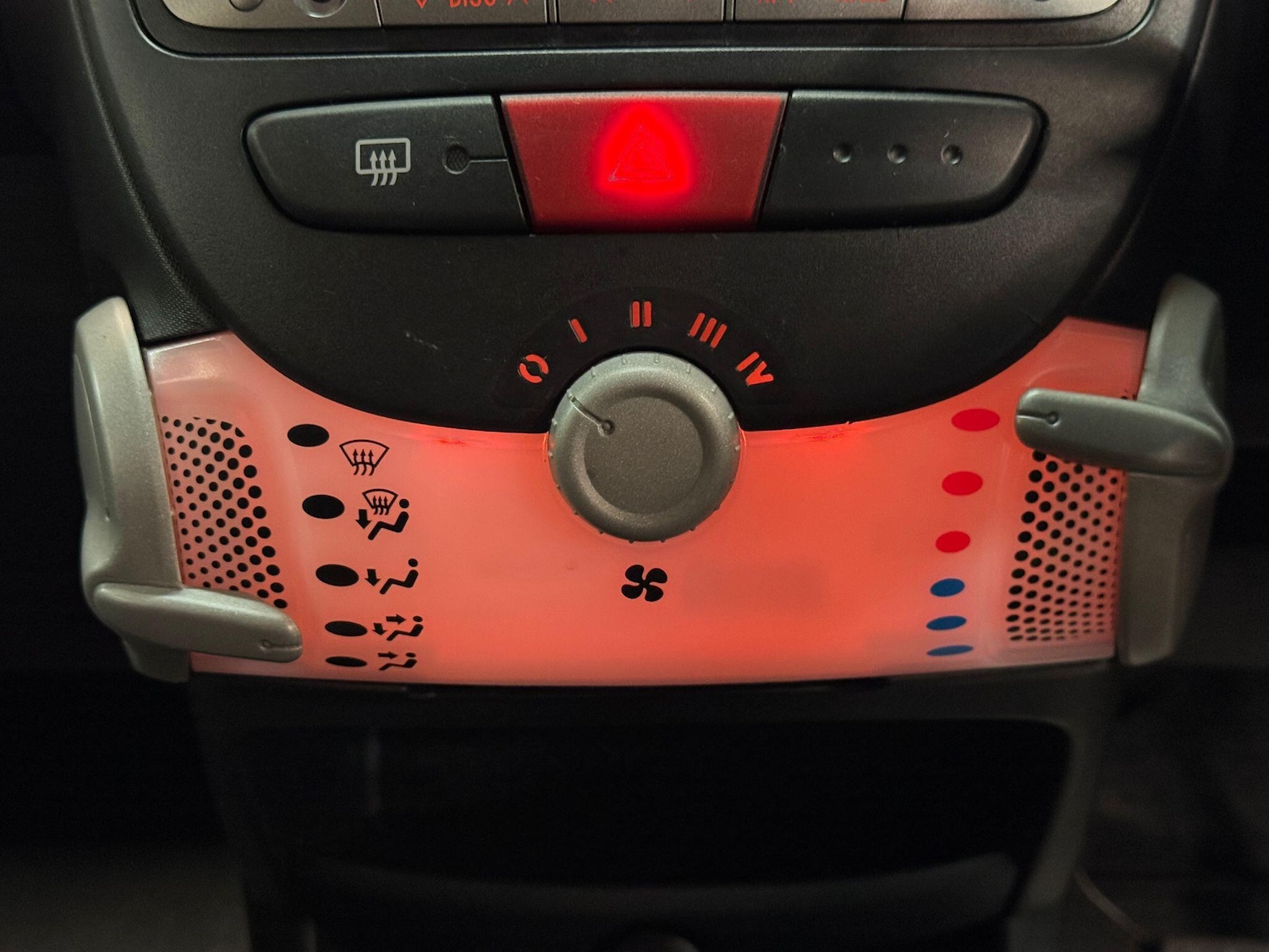 Used Toyota AYGO 2014 for sale - 77722659: Photo 25