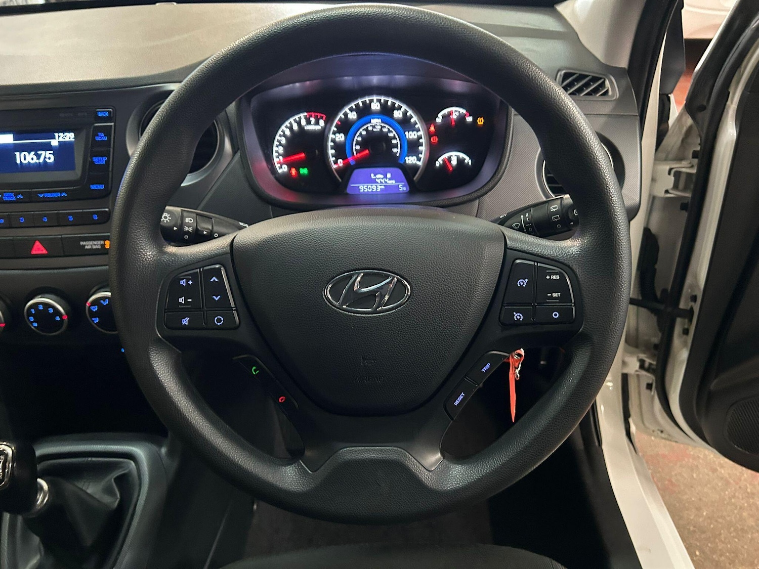 Used Hyundai i10 2017 for sale - 77909013: Photo 23