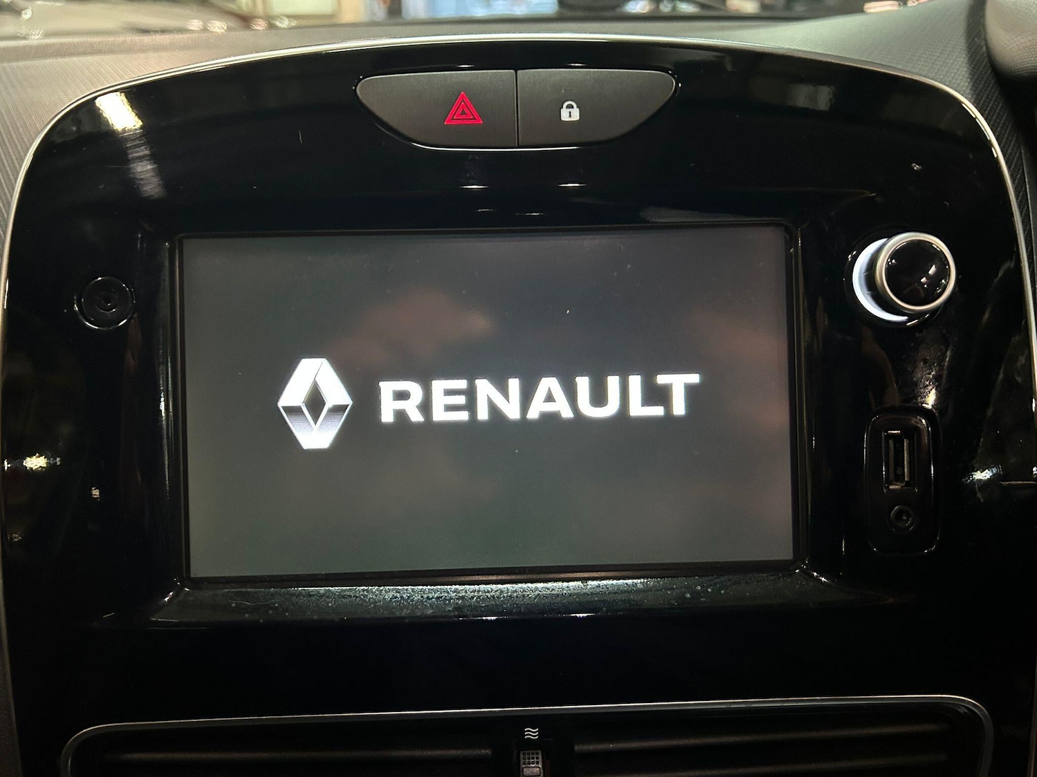 Used Renault Clio for sale - 77824495: Photo 31