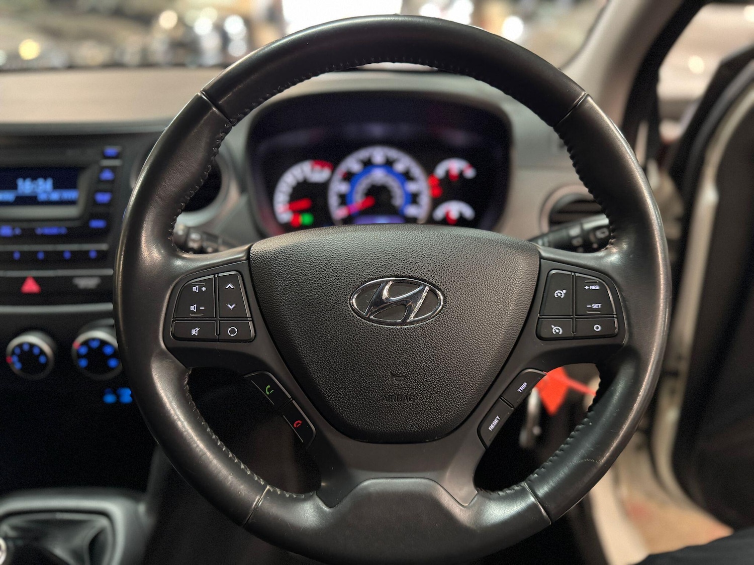 Used Hyundai i10 2018 for sale - 76866042: Photo 25