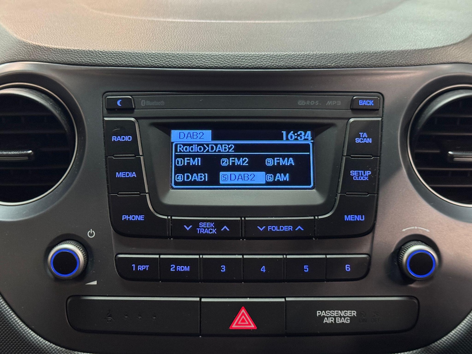 Used Hyundai i10 2018 for sale - 76866042: Photo 30