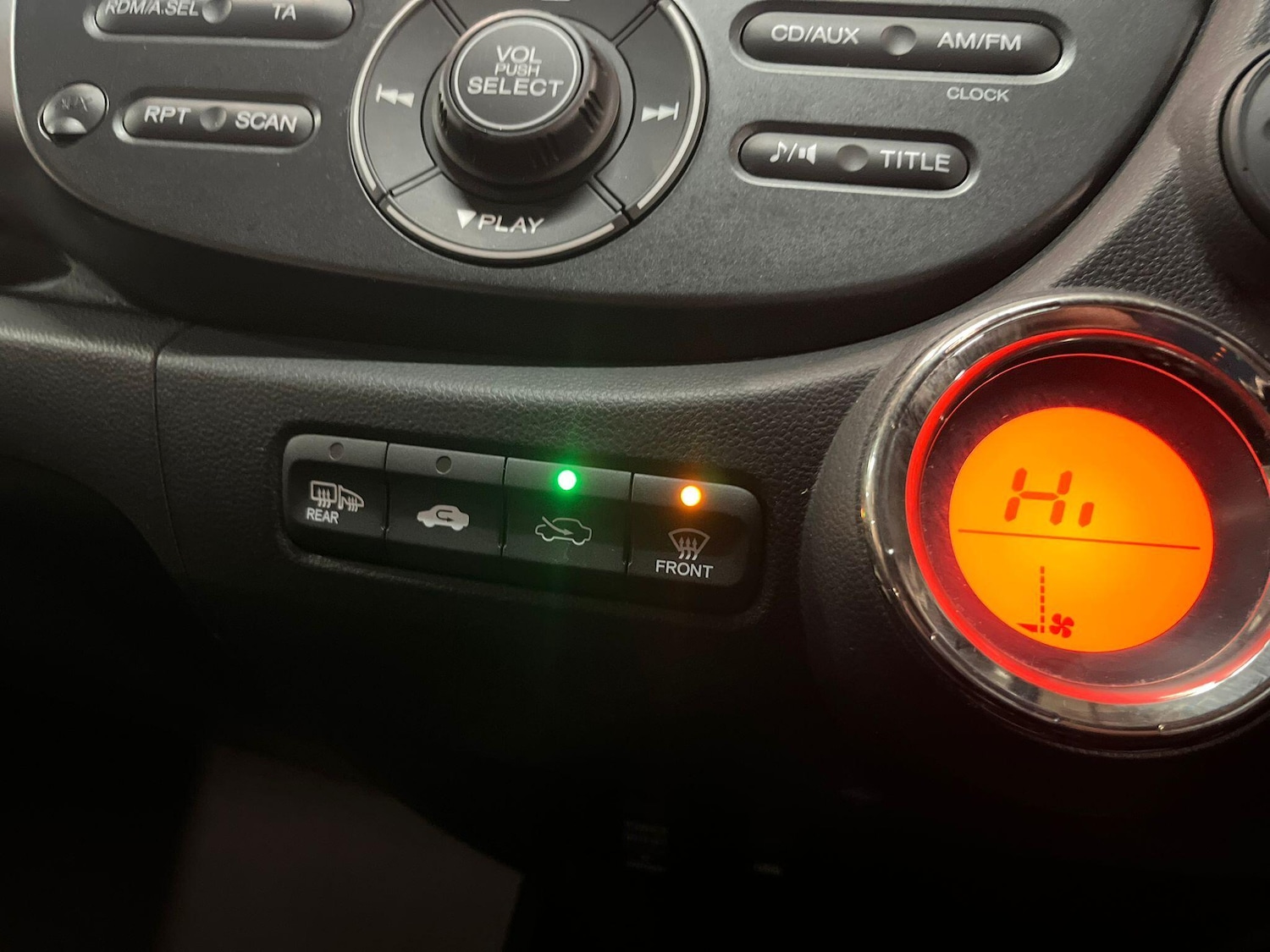 Used Honda Jazz 2014 for sale - 77386989: Photo 32