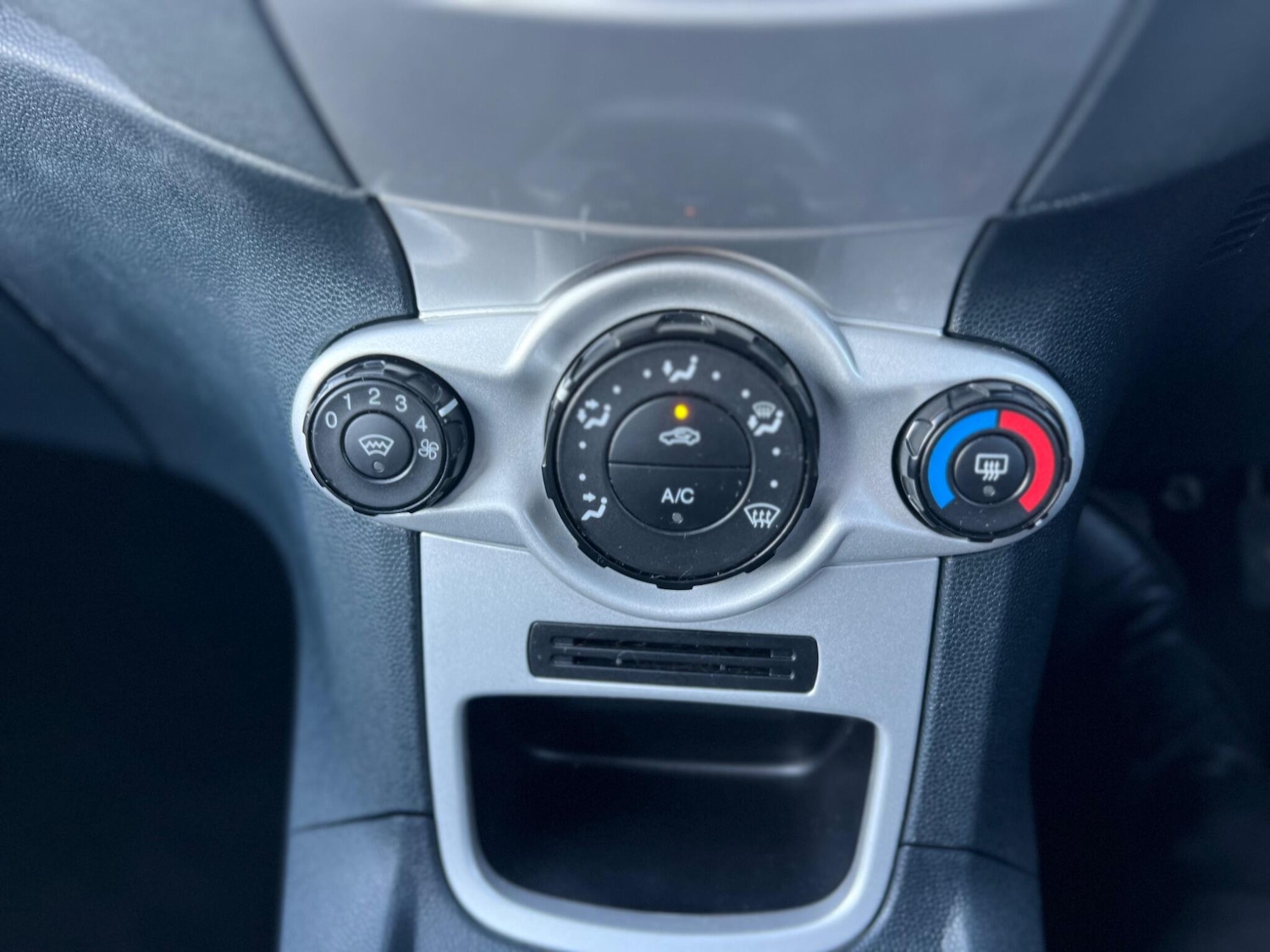 Used Ford Fiesta 2010 for sale - 76389010: Photo 19