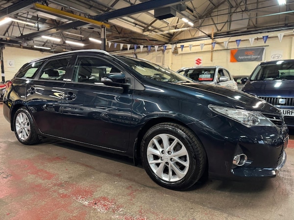 Used Toyota Auris 2013 for sale - 76306578: Photo 1