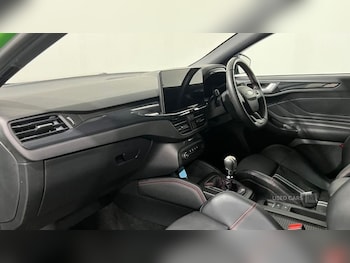 Used Ford Focus 2023 for sale - 76296298: Photo 3