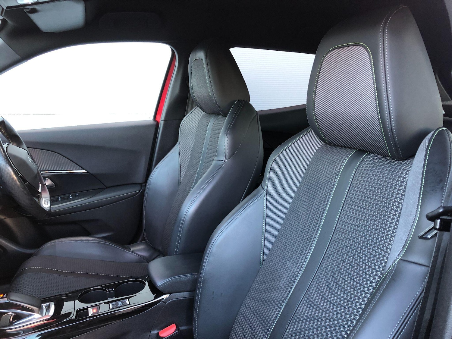 Used Peugeot E-2008 2021 for sale - 76658859: Photo 15