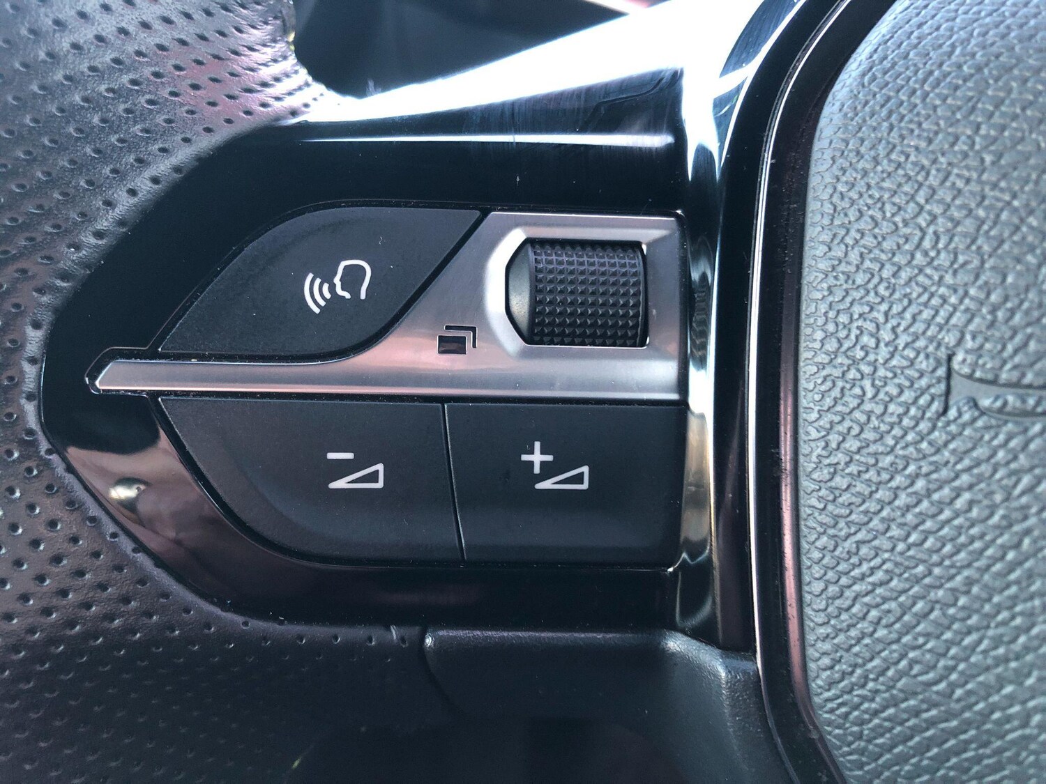 Used Peugeot E-2008 2021 for sale - 76658859: Photo 27