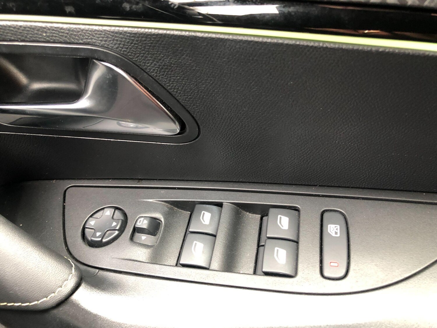 Used Peugeot 2008 2023 for sale - 75990998: Photo 29