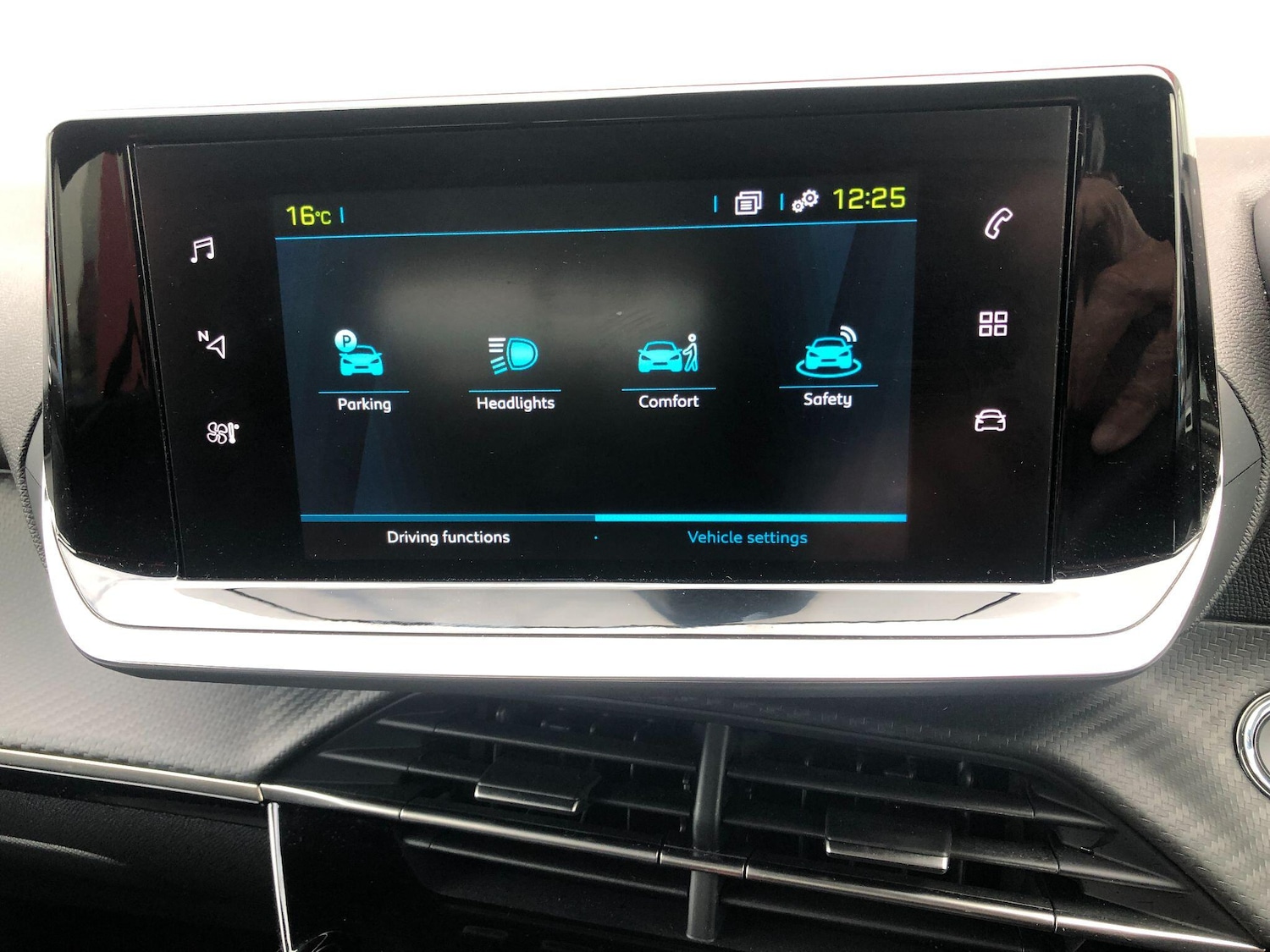 Used Peugeot E-208 2024 for sale - 76060401: Photo 33