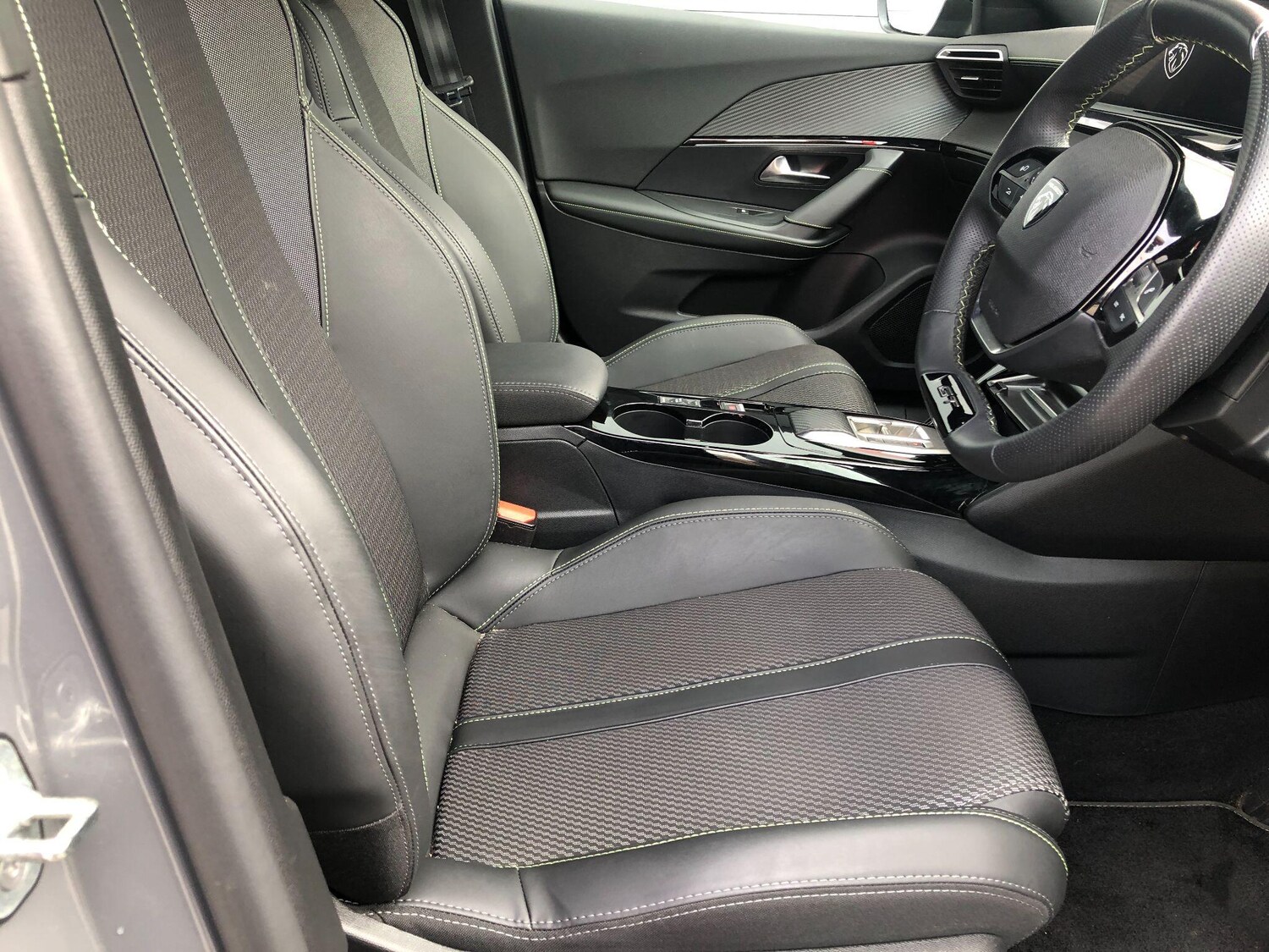 Used Peugeot 2008 2024 for sale - 75839211: Photo 31