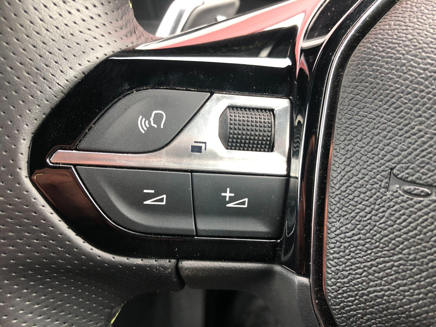 Used Peugeot 2008 2024 for sale - 75839211: Photo 9