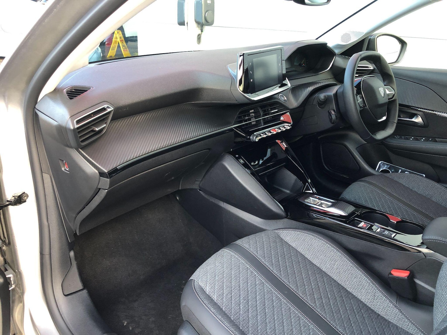 Used Peugeot E-208 2024 for sale - 76550550: Photo 12