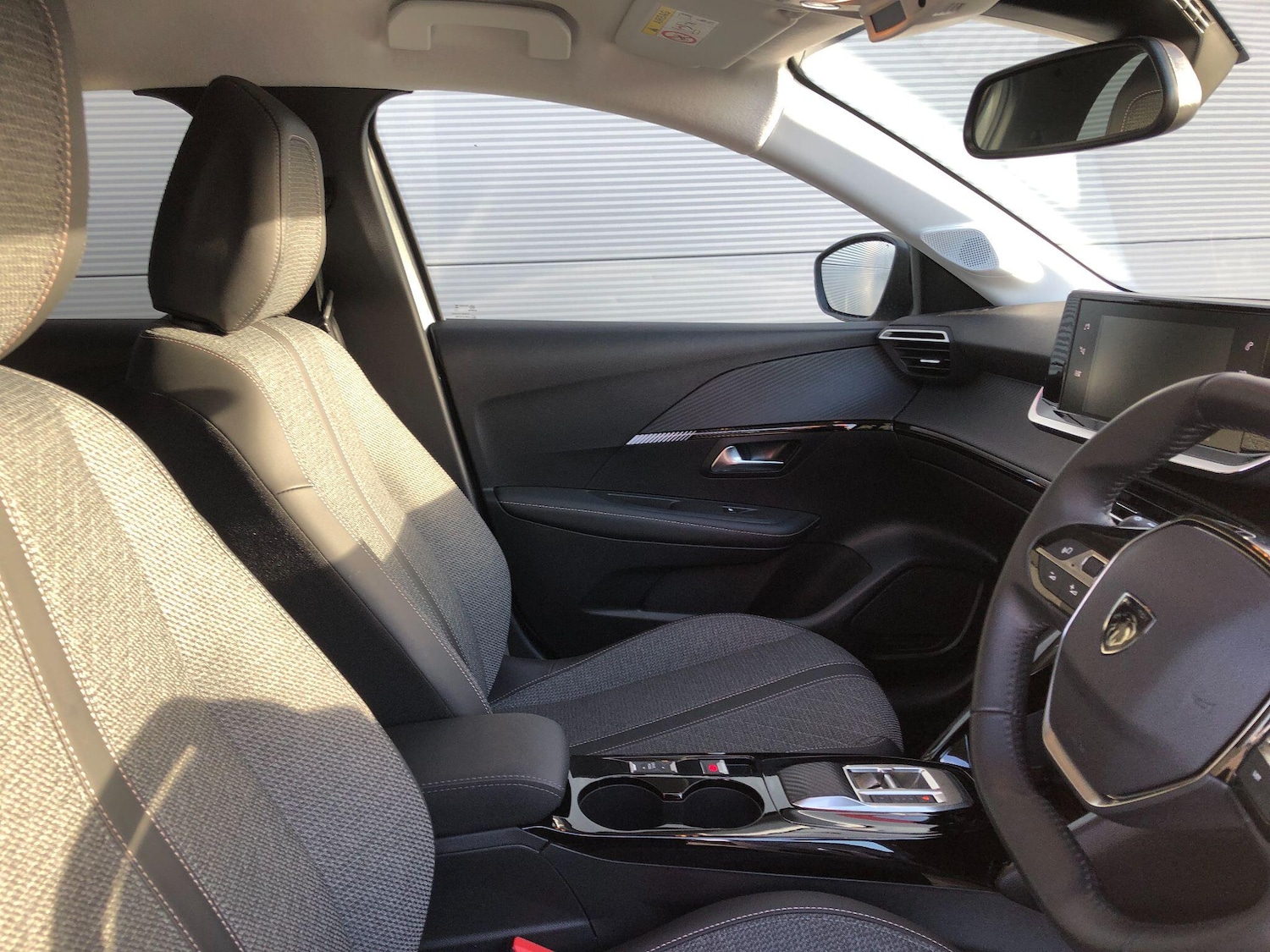 Used Peugeot E-208 2024 for sale - 76550550: Photo 14