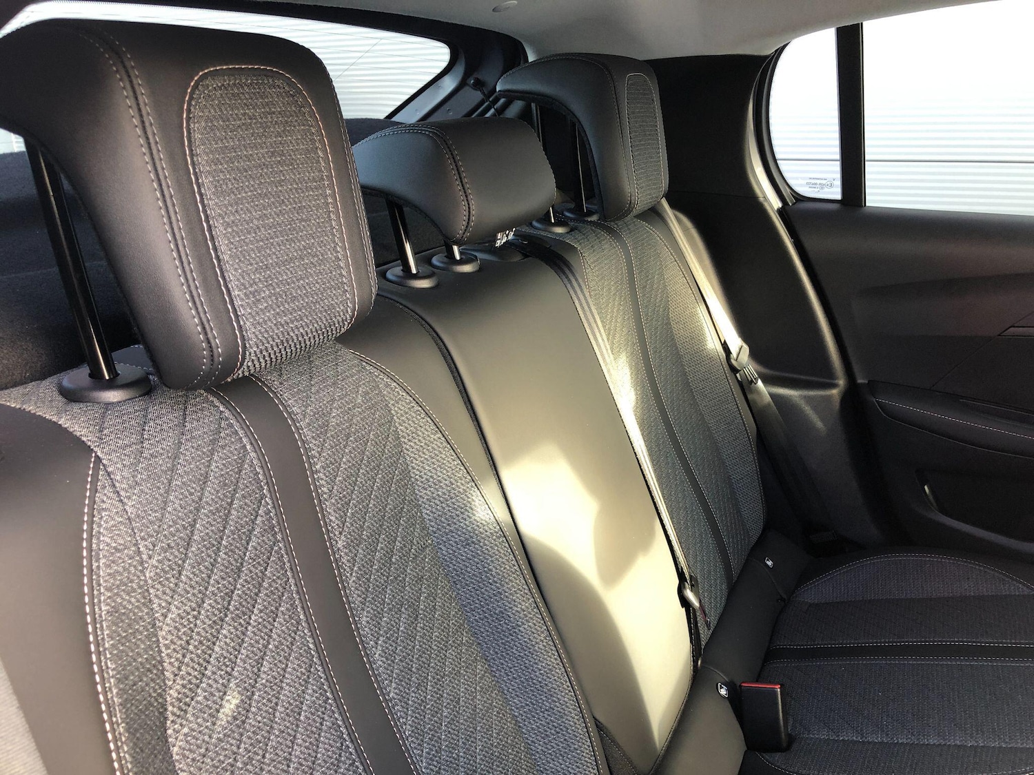 Used Peugeot E-208 2024 for sale - 76550550: Photo 23