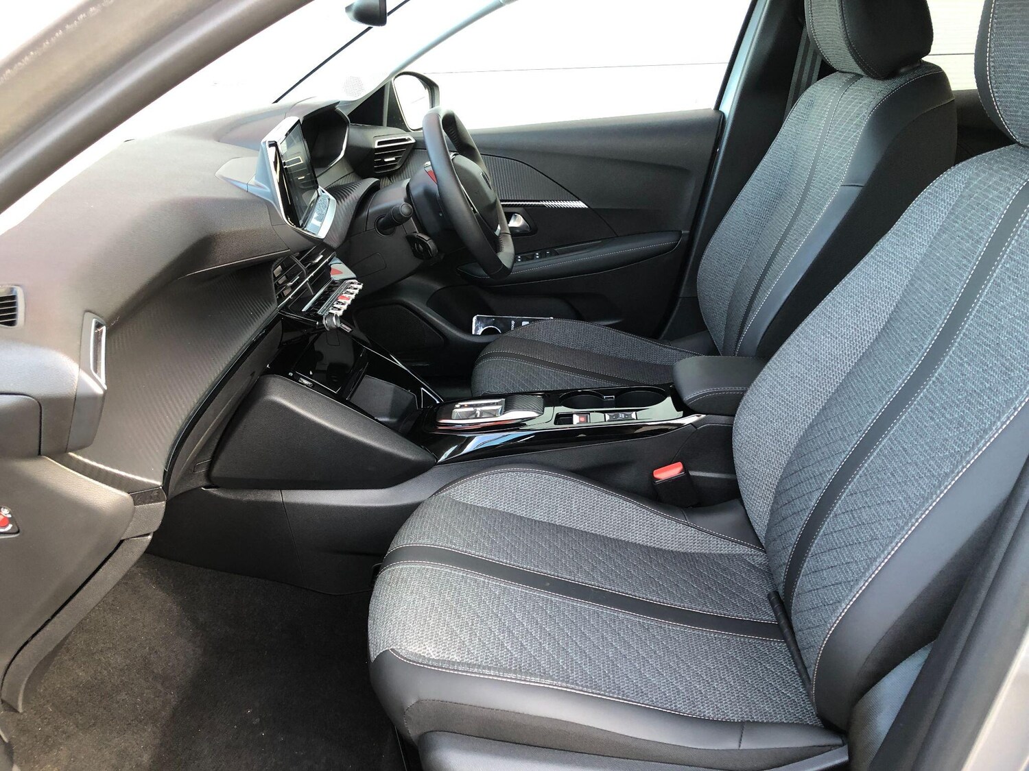 Used Peugeot E-208 2024 for sale - 76550550: Photo 43