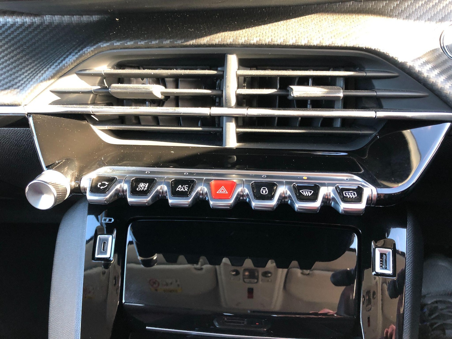 Used Peugeot E-208 2024 for sale - 76550550: Photo 50