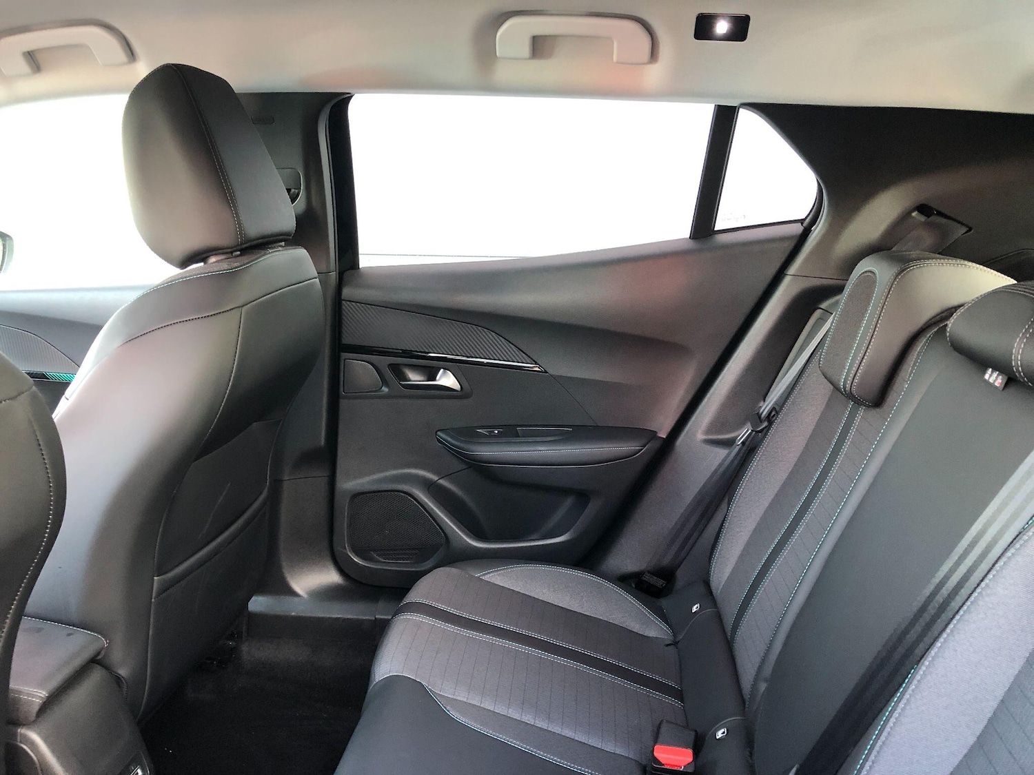 Used Peugeot E-2008 2021 for sale - 76714609: Photo 21