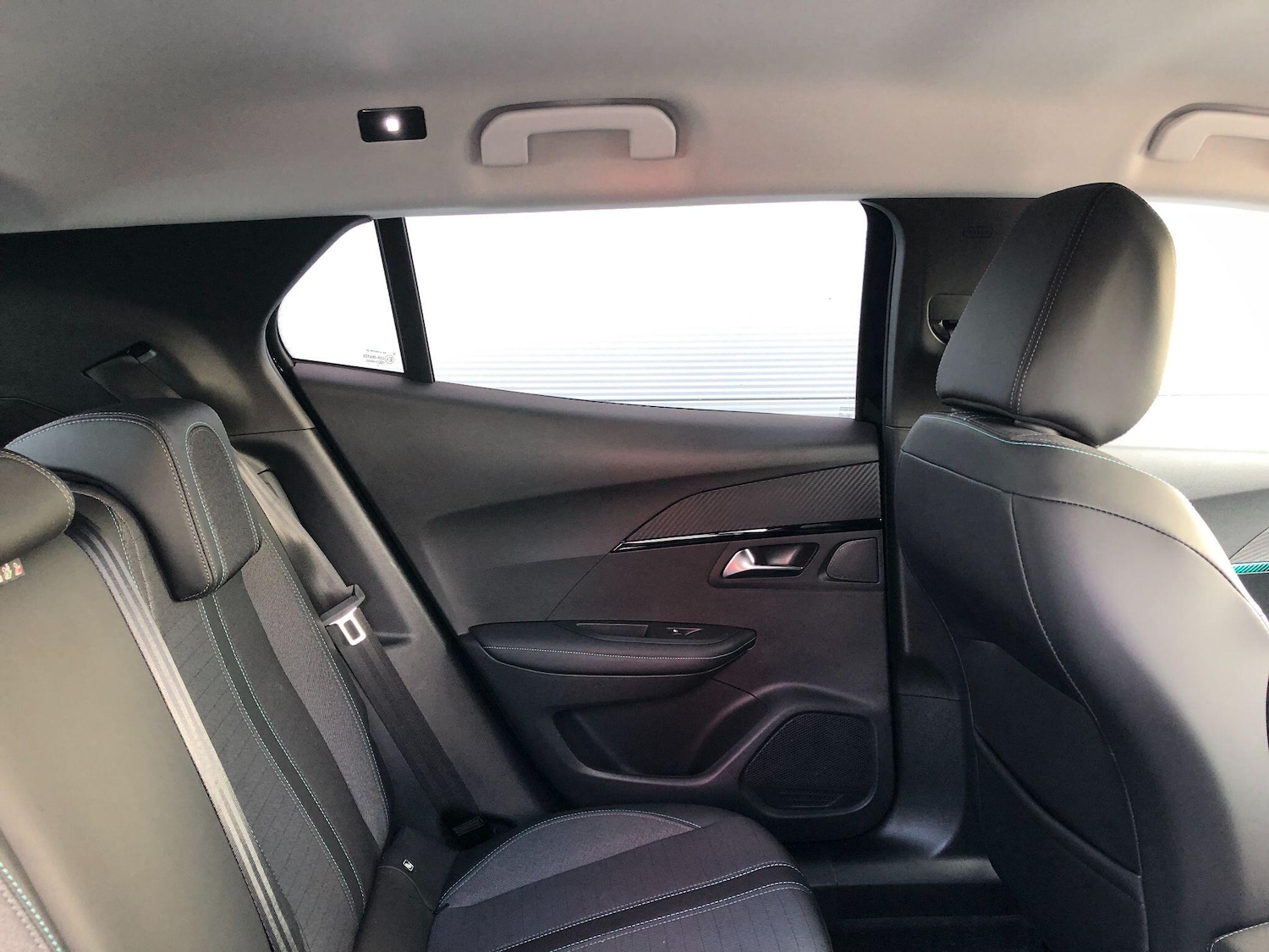 Used Peugeot E-2008 2021 for sale - 76714609: Photo 25