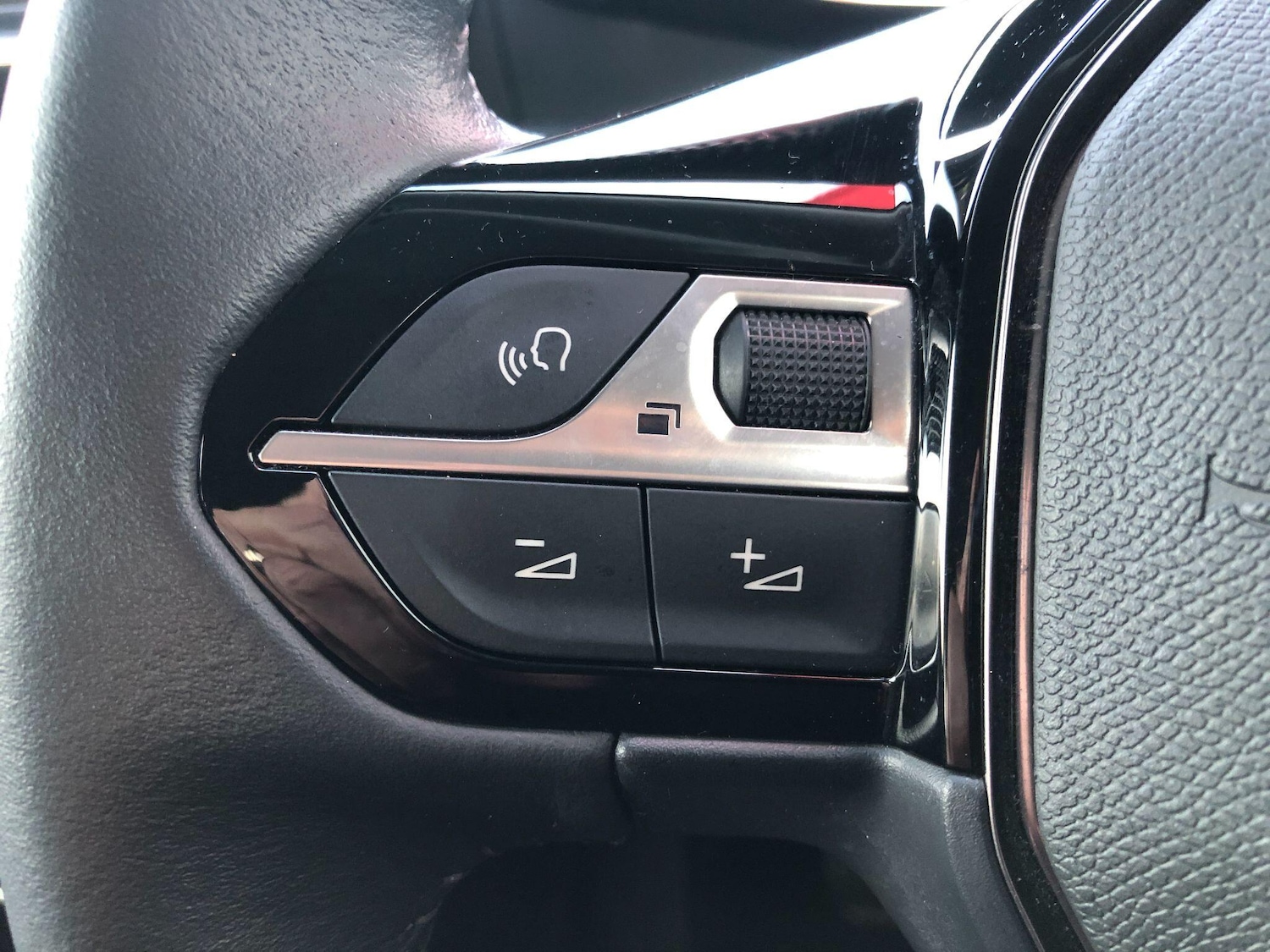 Used Peugeot E-2008 2021 for sale - 76714609: Photo 29