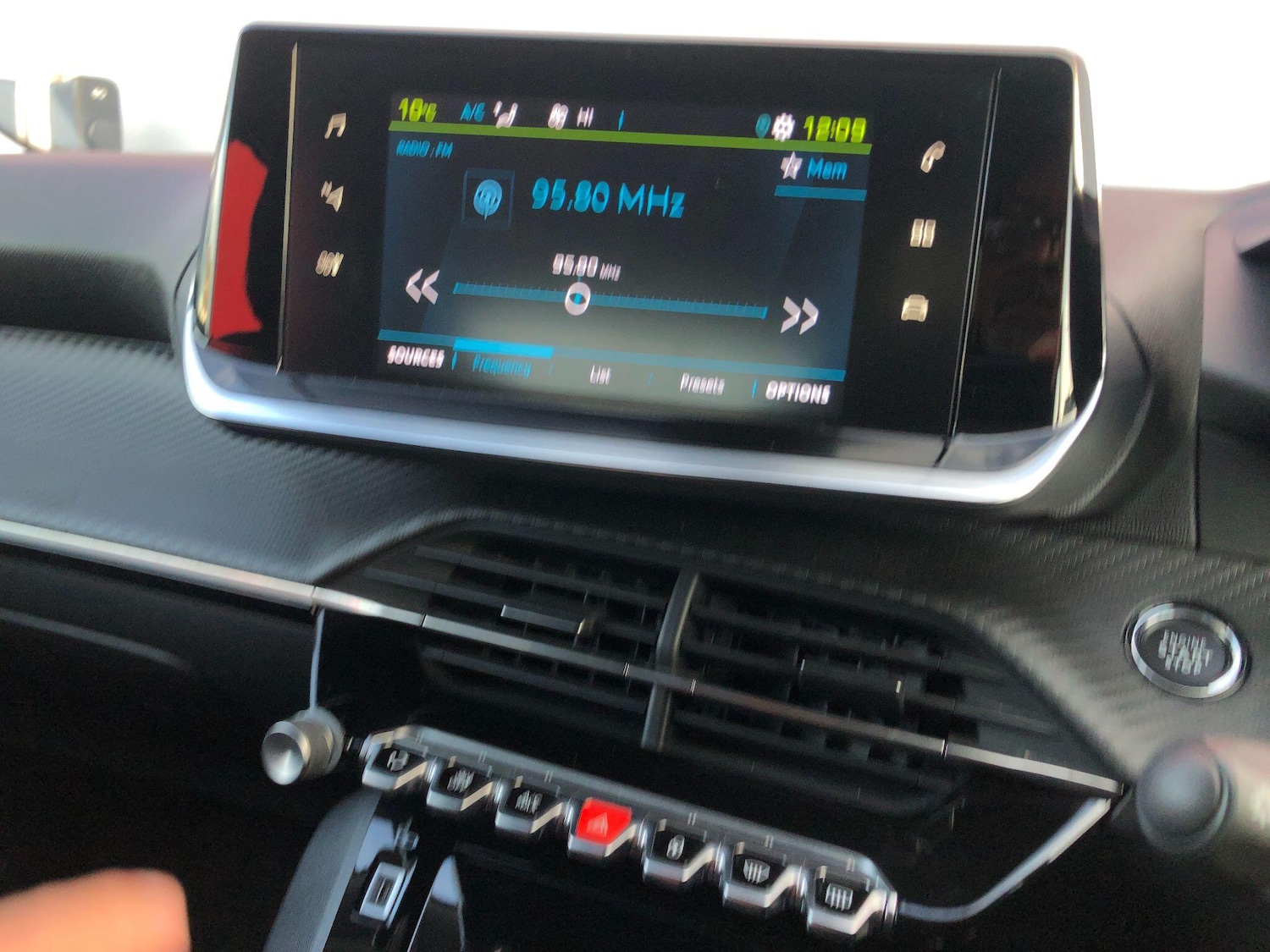 Used Peugeot E-2008 2021 for sale - 76714609: Photo 34