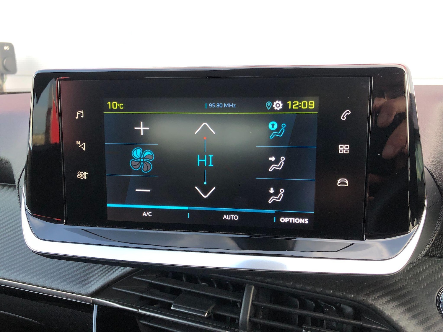 Used Peugeot E-2008 2021 for sale - 76714609: Photo 35