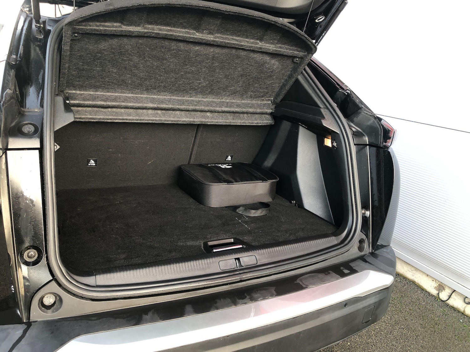 Used Peugeot E-2008 2021 for sale - 76714609: Photo 39