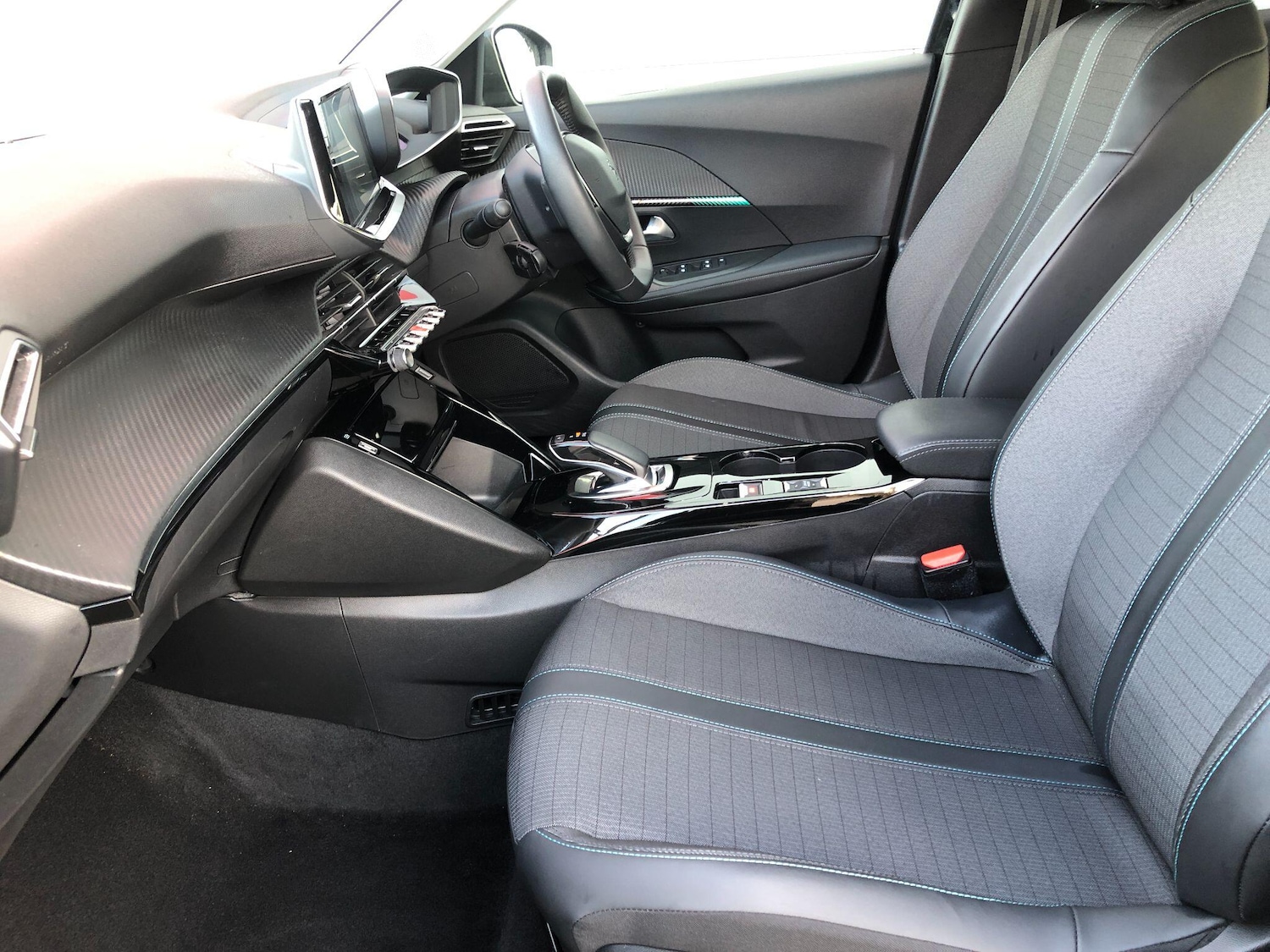 Used Peugeot E-2008 2021 for sale - 76714609: Photo 41