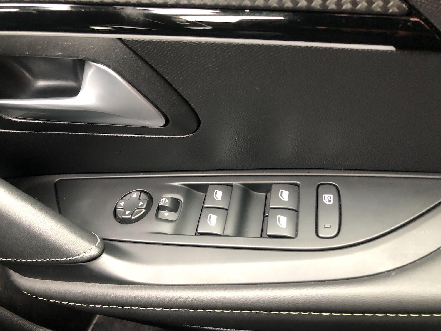 Used Peugeot E-208 2022 for sale - 76060226: Photo 21