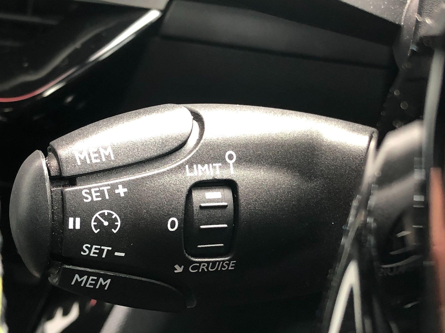 Used Peugeot E-208 2022 for sale - 76060226: Photo 36