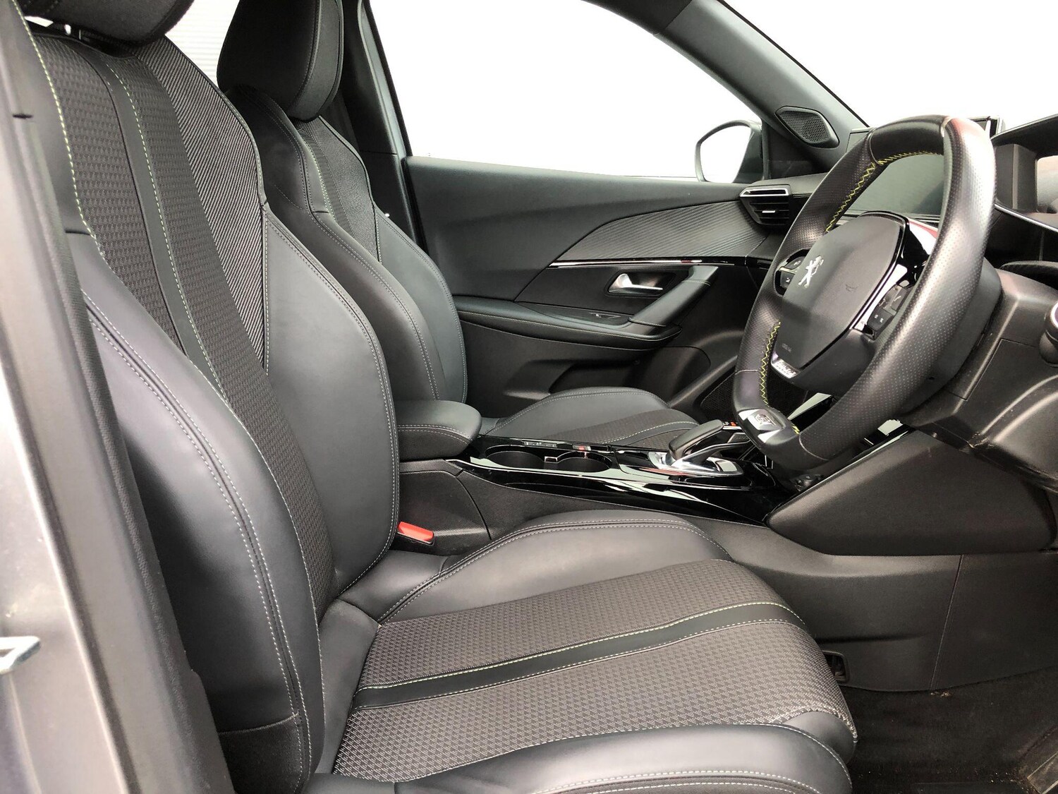 Used Peugeot E-2008 2021 for sale - 77411994: Photo 16