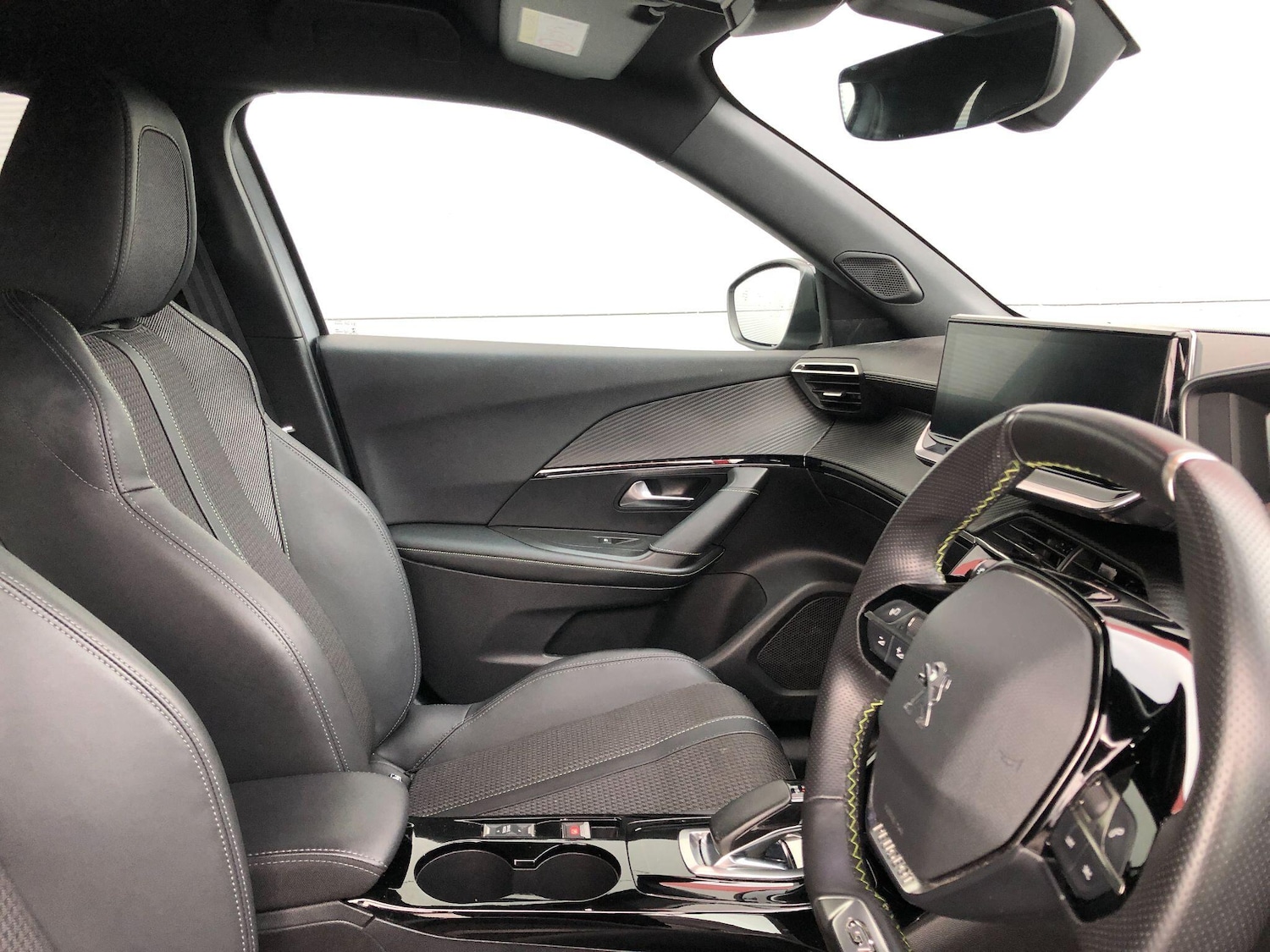 Used Peugeot E-2008 2021 for sale - 77411994: Photo 17